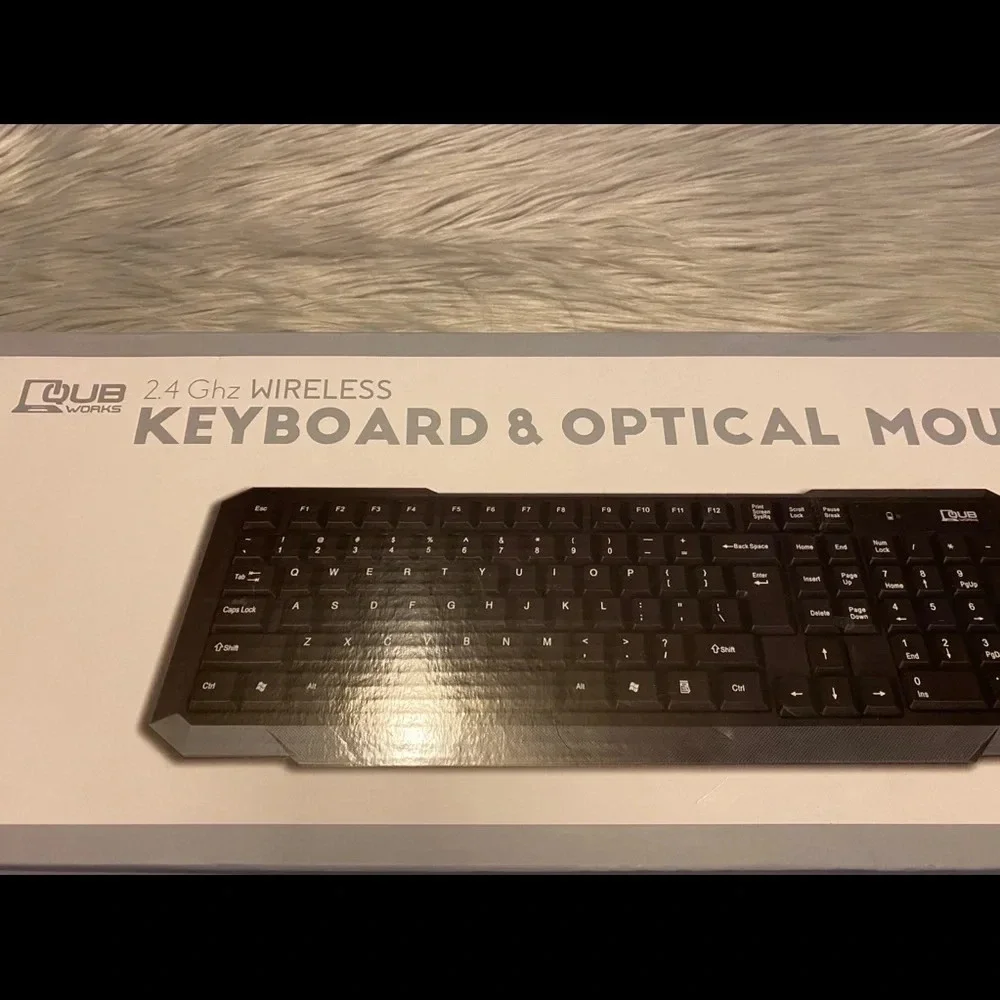QUB Works 2.4Ghz Wireless Keyboard & Optical Mouse